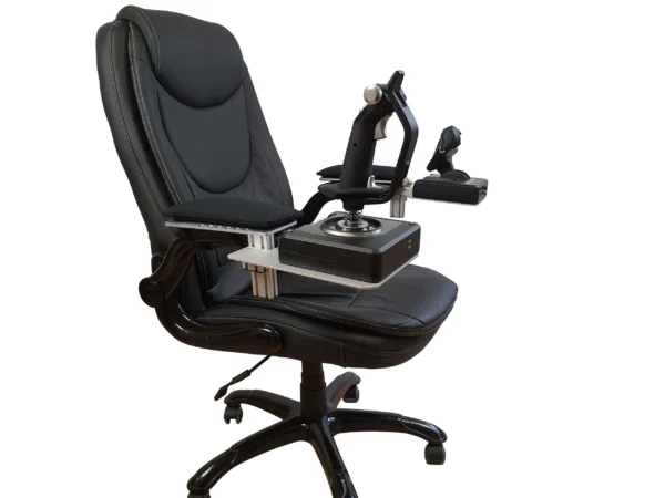 Logitech X52 mit Daschwerk Armlehnenhalter an einem Bürostuhl montiert
